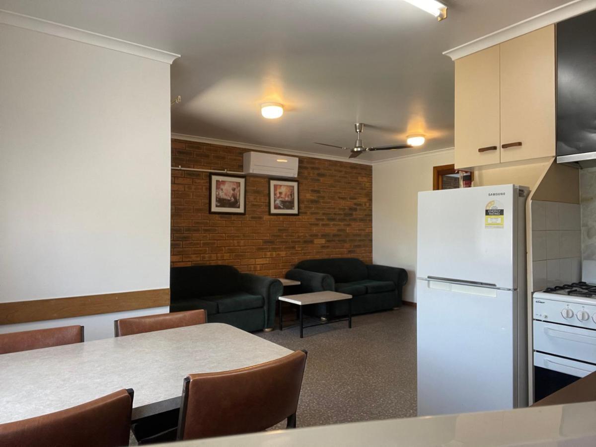 Marlo Caravan Park & Motel Экстерьер фото